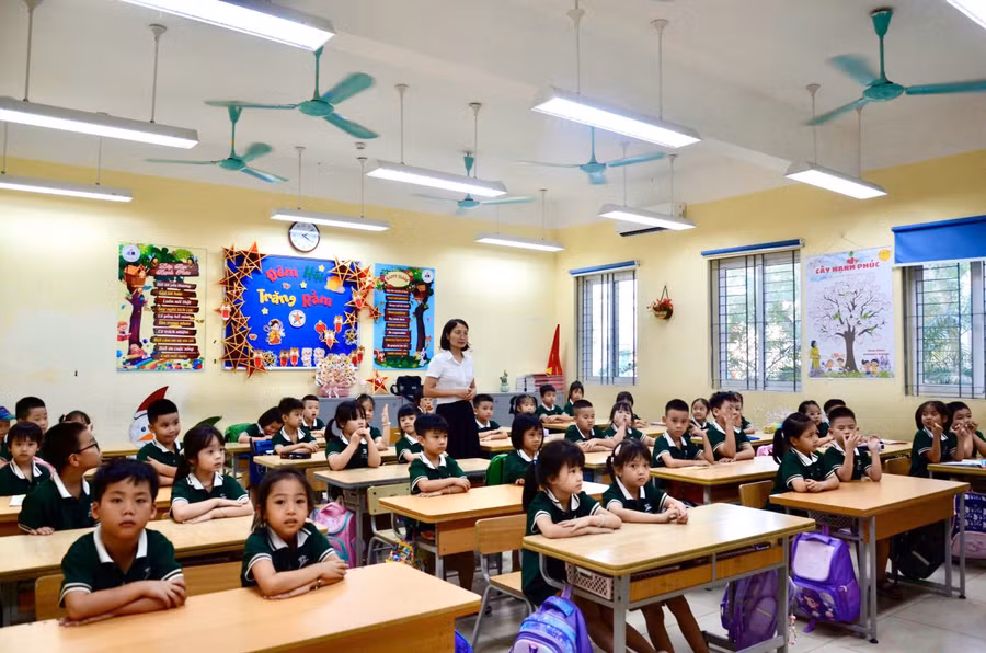 Một tiết học của học sinh Trường Tiểu học Phúc Đồng (phương Phúc Lợi, Hà Nội). Ảnh LA.