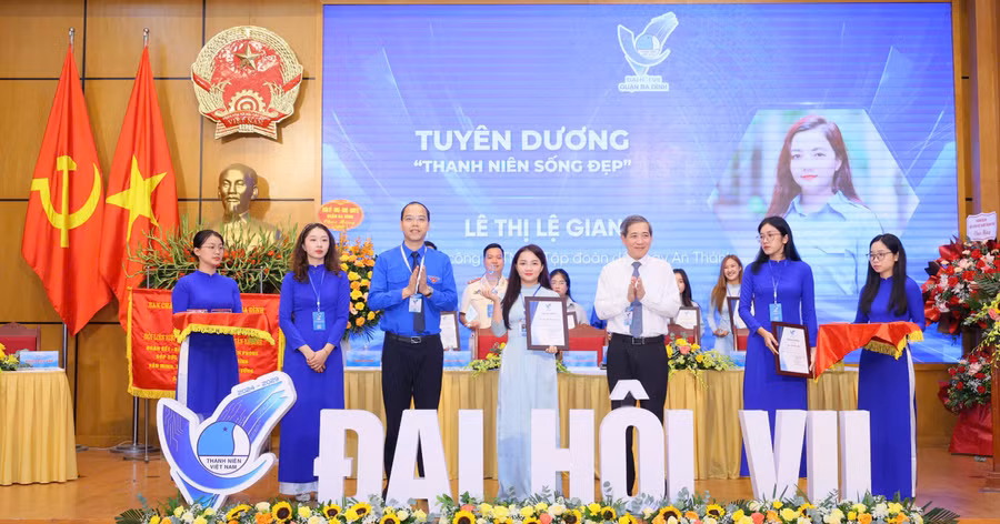 Chị Lê Thị Lệ Giang được tuyên gương thanh niên sống đẹp. Ảnh NVCC.