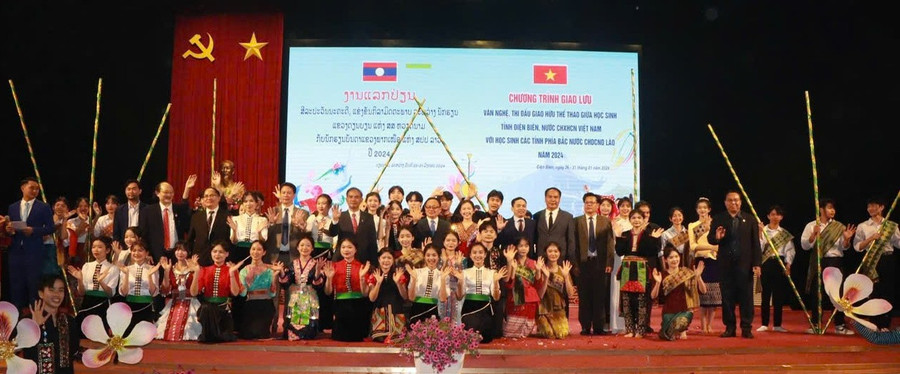 Học sinh Trường Phổ thông Dân tộc Nội trú tỉnh Điện Biên tham gia hoạt động nghệ thuật tại chương trình giao lưu. thai-1.jpg