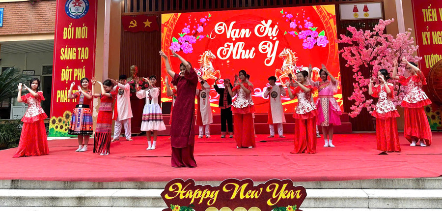 Học sinh Trường THCS Ngọc Lâm tham gia hoạt động văn nghệ “Chào Xuân Bính Ngọ” 2026. Ảnh NC.