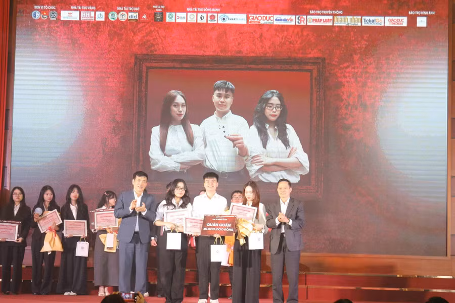 Đội 03 SPADES, Trường ĐH Luật Hà Nội đã xuất sắc giành giải Nhất.