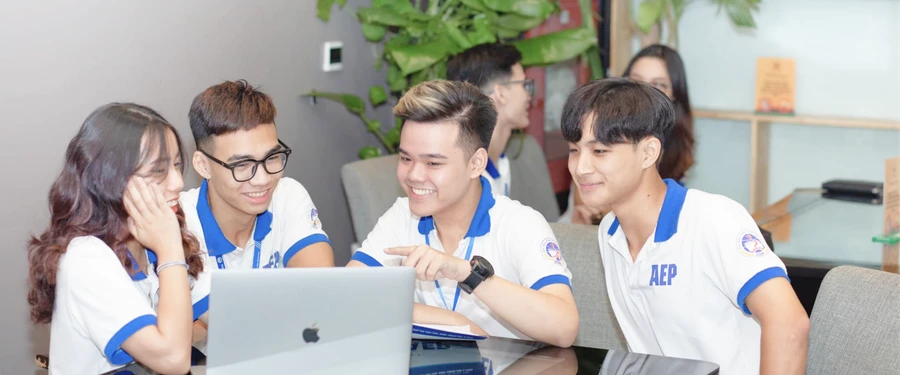 Sinh viên Viện Đào tạo Tiên tiến, Chất lượng cao & POHE - Đại học Kinh tế Quốc dân. Ảnh NT.