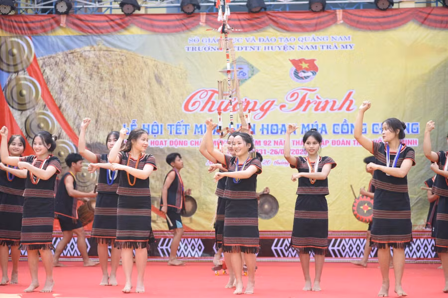 Trường Phổ thông DTNT Nam Trà My tổ chức các hoạt động gìn giữ văn hoá dân tộc.