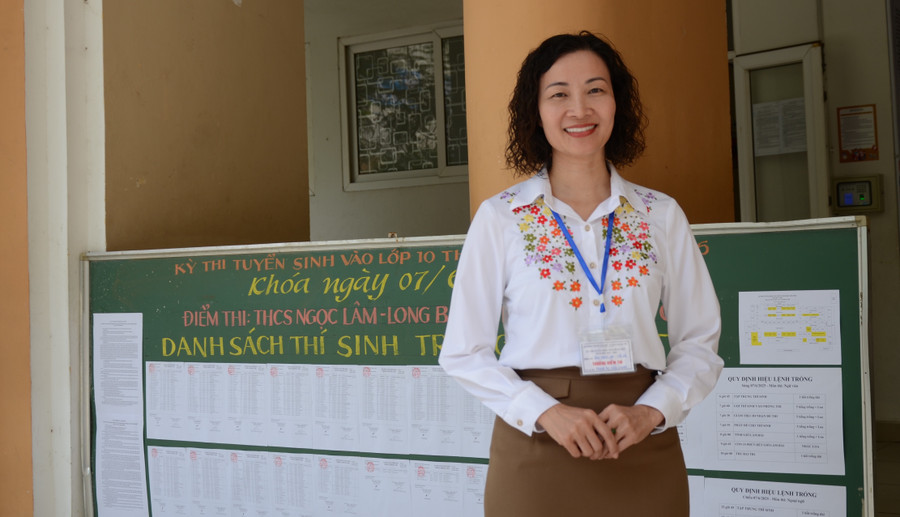 Bà Phạm Thị Kiều Oanh, Phó hiệu trưởng Trường THPT Trần Nhân Tông, Trưởng điểm thi Trường THCS Ngọc Lâm. Ảnh NC. uy9-1332.jpg