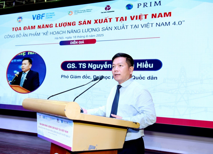 GS.TS Nguyễn Thành Hiếu - Phó Giám đốc Đại học Kinh tế Quốc phát biểu. kt-2.jpg