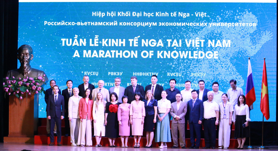 Quang cảnh buổi khai mạc.