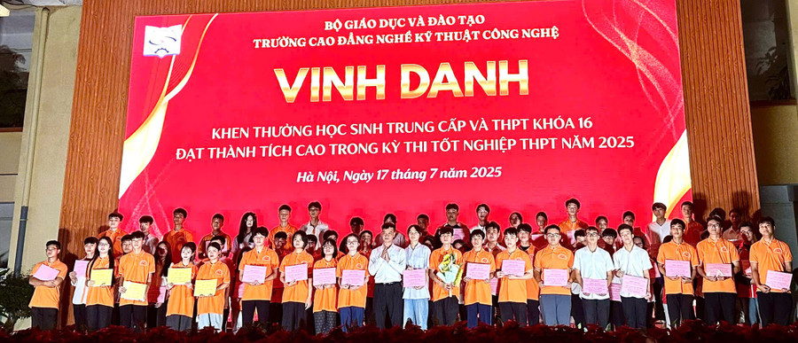 79 học viên đạt điểm cao tại kỳ thi tốt nghiệp THPT năm 2025 của Trường Cao đẳng nghề Kỹ thuật Công nghệ tổ chức vinh danh.