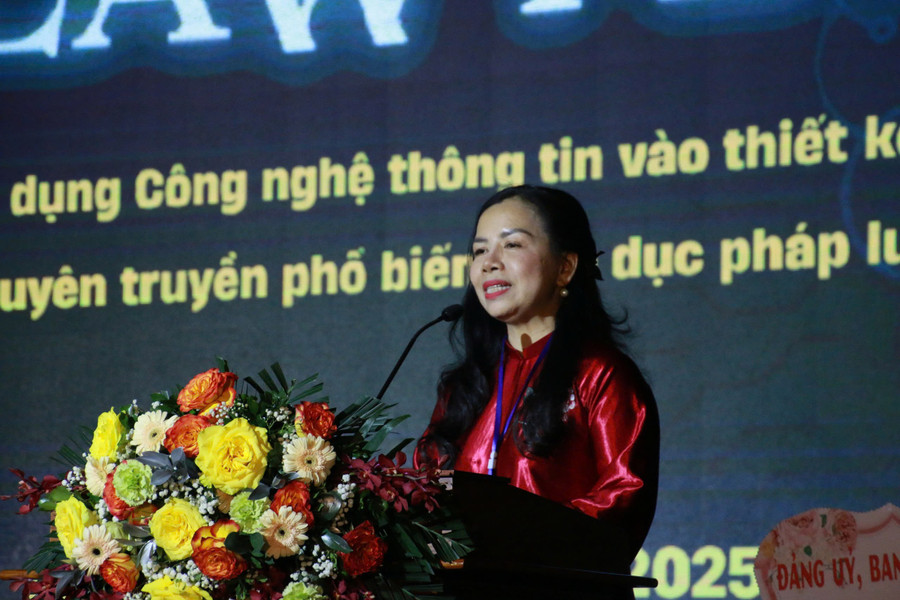TS. Trần Thị Liễu, Giám đốc Trung tâm Thực hành pháp luật, Trường ĐH Luật Hà Nội phát biểu. hung-2.jpg