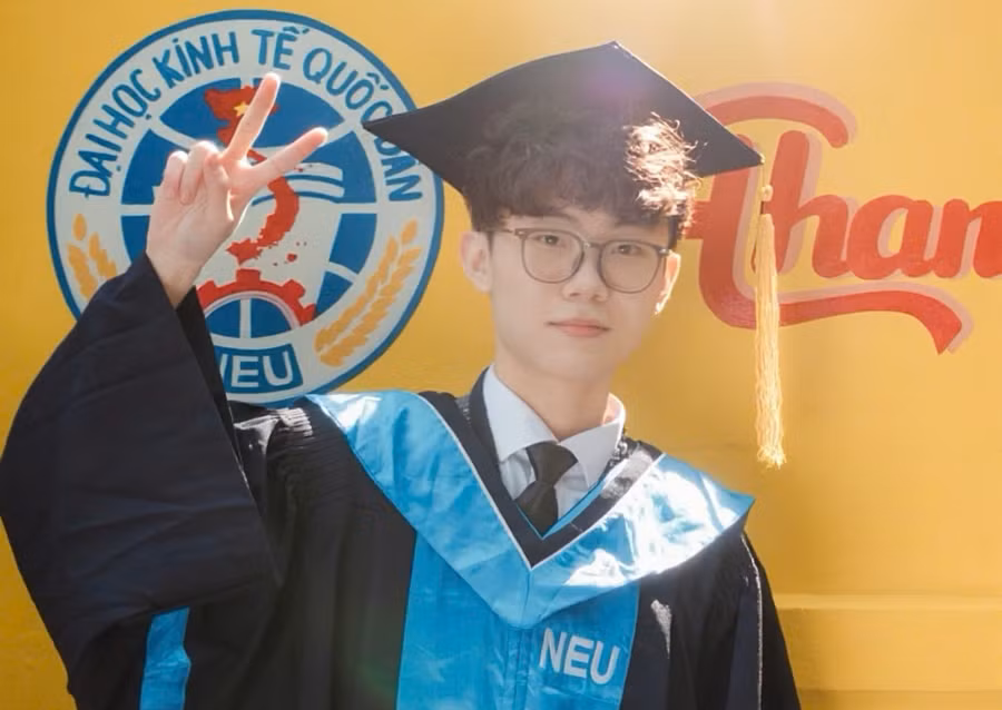 Trịnh Xuân Hiểu Minh – thủ khoa đầu ra ngành Quản trị Kinh doanh Quốc tế, ĐH Kinh tế Quốc dân.