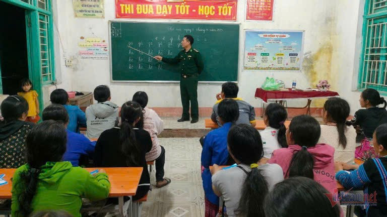 Quang cảnh buổi học. Ảnh NVCC mu-chu-1.jpg
