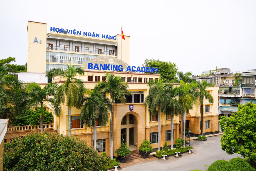 Học viện Ngân hàng.