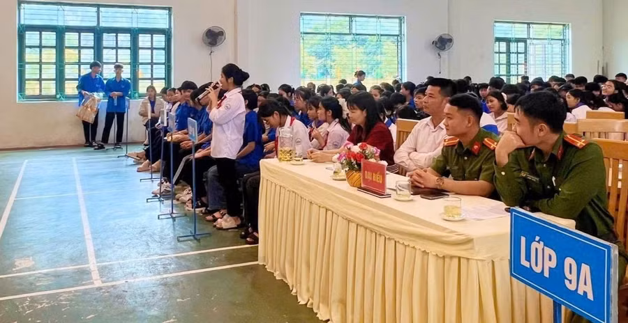 Trường PTDTNT THCS & THPT Lâm Bình.