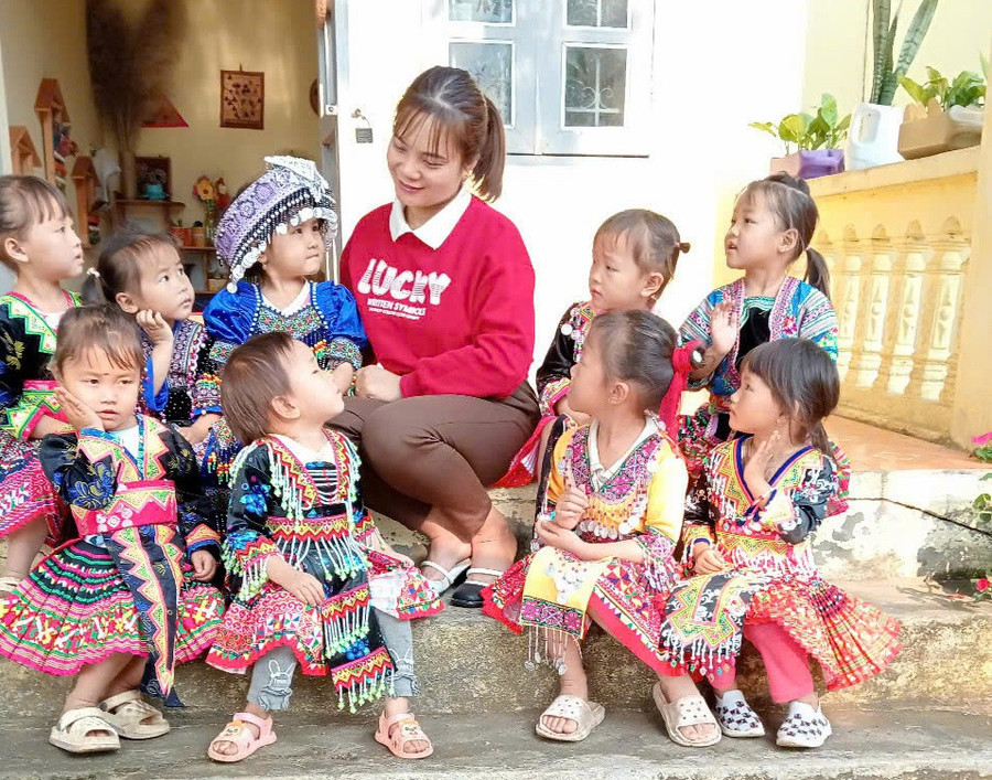Cô Bình giảng dạy tại điểm trường Trung Chải 1 là một điểm trường của trường mầm non Trung Chải. hai-2.jpg