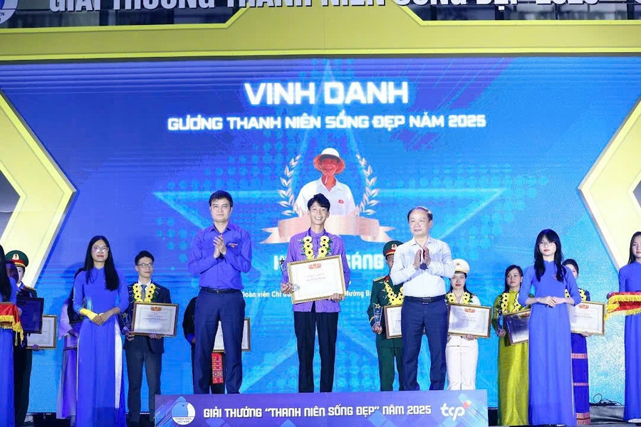 Hà Văn Sáng được vinh danh gương thanh niên sống đẹp năm 2025. Ảnh NVCC. sang-1.jpg