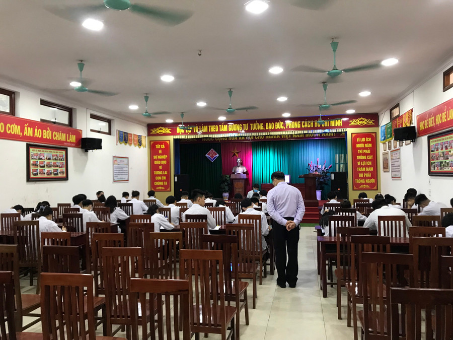 Học sinh Trường THPT Phan Huy Chu (Hà Nội) tham gia đánh giá.