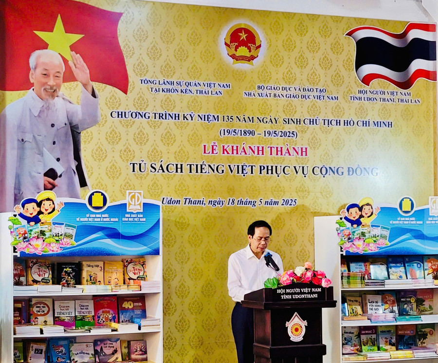 PGS.TS Nguyễn Văn Tùng – Thành viên Hội đồng thành viên, Phó Tổng biên tập NXB Giáo dục Việt Nam phát biểu tại buổi lễ sach-2.jpg