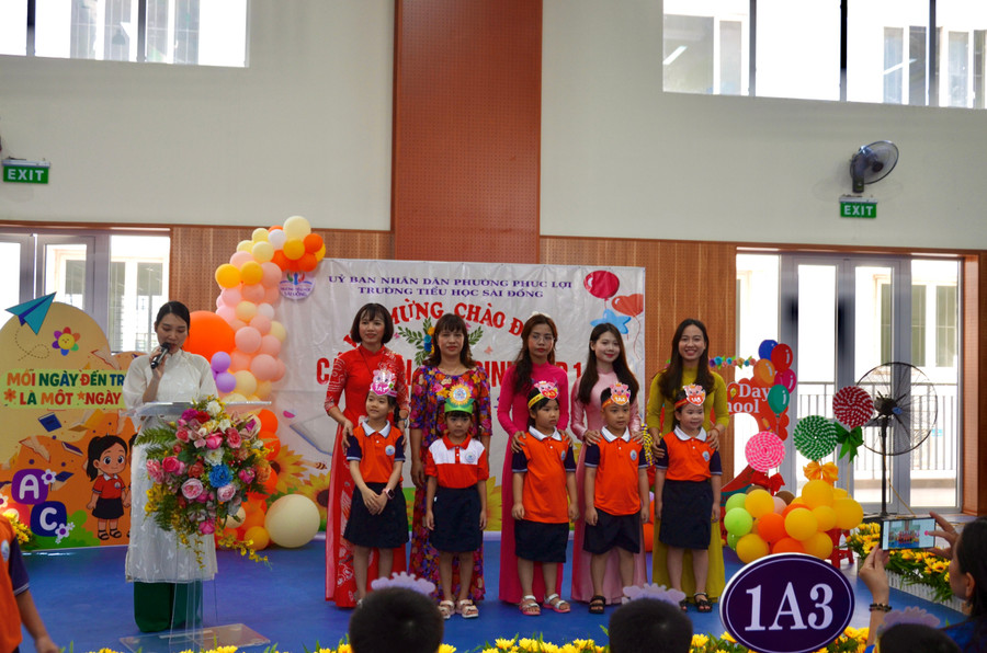 Năm nay, Trường Tiểu học Sài Đồng có 5 lớp 1. img-3553.jpg