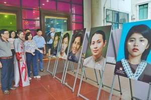 Bộ sưu tập chân dung “Tự hào phụ nữ Việt Nam” được trưng bày tại Bảo tàng Phụ nữ Việt Nam.