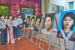 Bộ sưu tập chân dung “Tự hào phụ nữ Việt Nam” được trưng bày tại Bảo tàng Phụ nữ Việt Nam.