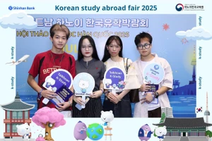 Các em học sinh tham gia Hội chợ Du học Hàn Quốc 2025.