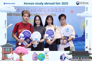 Các em học sinh tham gia Hội chợ Du học Hàn Quốc 2025.