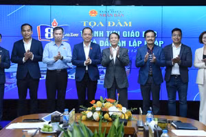 Các đại biểu tại tòa đàm “80 năm thành tựu giáo dục và dấu ấn lập pháp”. Ảnh: ĐBND.