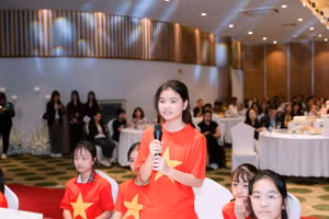 Học sinh trải nghiệm trò chơi tương tác “Trạng Nguyên nhanh trí”.