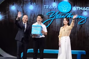 Trần Việt Long (giữa) hiện đang là Huấn luyện viên của đội tuyển người khuyết tật Việt Nam.