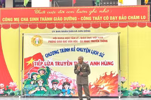 Cựu Thanh niên xung phong Đoàn Trọng Khiết chia sẻ tại chương trình.