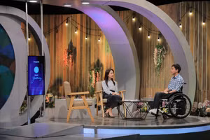 Nguyễn Tuấn Anh (bên phải) là người đồng sáng lập Câu lạc bộ Chấn thương cột sống Việt Nam.