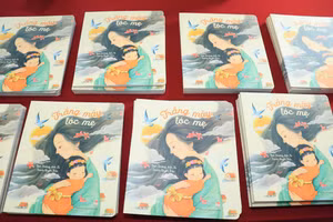 Tập thơ "Trắng mây tóc mẹ" do Nhà xuất bản Kim Đồng phát hành.