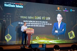 Trung tướng Đặng Vũ Sơn, Nguyên Trưởng ban, Ban Cơ yếu Chính phủ, Cố vấn cấp cao VBA, Giám khảo Cuộc thi VietChain Talents.