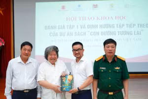 Các nhà nghiên cứu, nhà sử học tại Hội thảo khoa học đánh giá tập 1 và định hướng tập tiếp theo của dự án sách “Con đường tương lai".