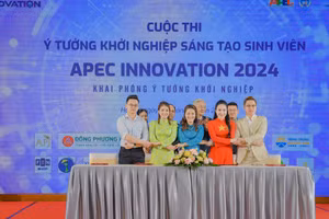 NTK Hoàng Ly (thứ 2 bên trái) đồng hành cùng Cuộc thi Ý tưởng khởi nghiệp sáng tạo sinh viên - APEC Innovation 2024.