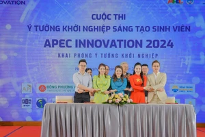 NTK Hoàng Ly (thứ 2 bên trái) đồng hành cùng Cuộc thi Ý tưởng khởi nghiệp sáng tạo sinh viên - APEC Innovation 2024.