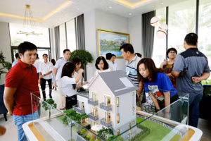Giá nhà tăng nhanh hơn thu nhập khiến việc sở hữu nhà trở thành áp lực lớn đối với nhiều lao động trẻ tại đô thị. (INT)