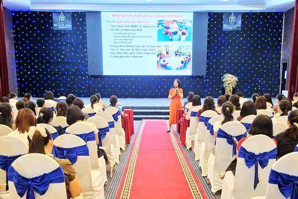 Đại diện Vụ Giáo dục Mầm non - Bộ GD&ĐT triển khai nhiều nội dung thiết thực tại chương trình tập huấn.