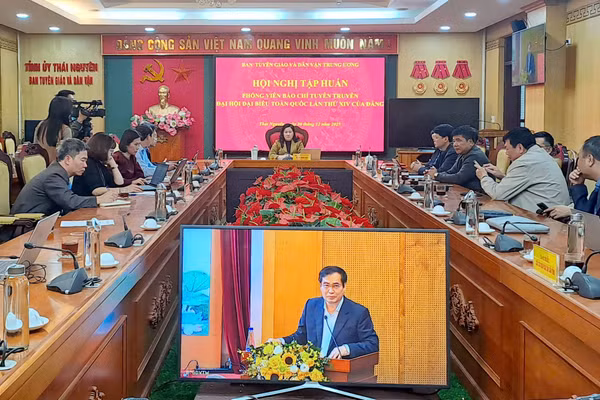 Hội nghị tập huấn phóng viên báo chí tuyên truyền Đại hội XIV của Đảng, điểm cầu tỉnh Thái Nguyên.