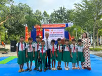 Đậm sắc màu văn hóa ngày khai giảng nơi vùng xa