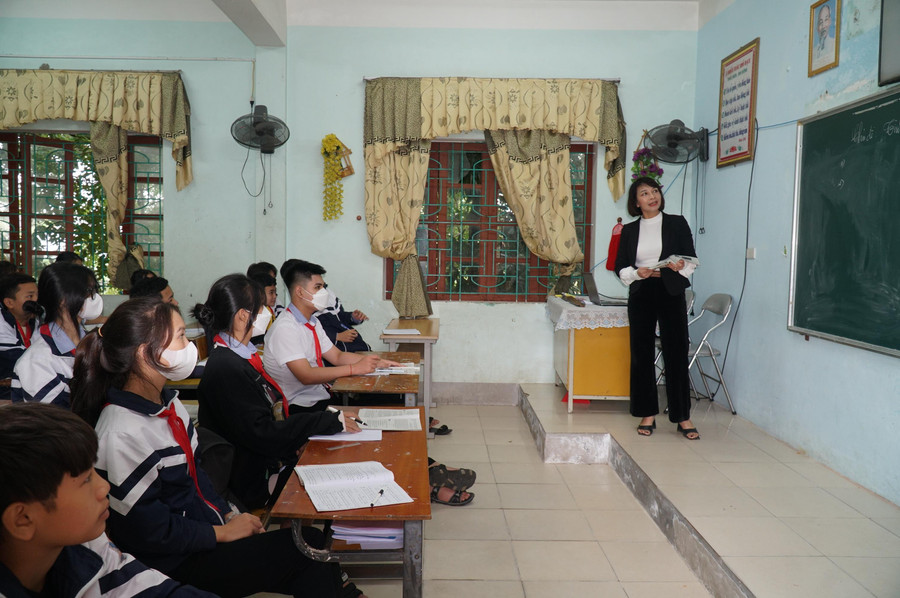 Giờ học tại Trường THCS Lê Thị Bạch Cát (thị xã Cửa Lò, Nghệ An).