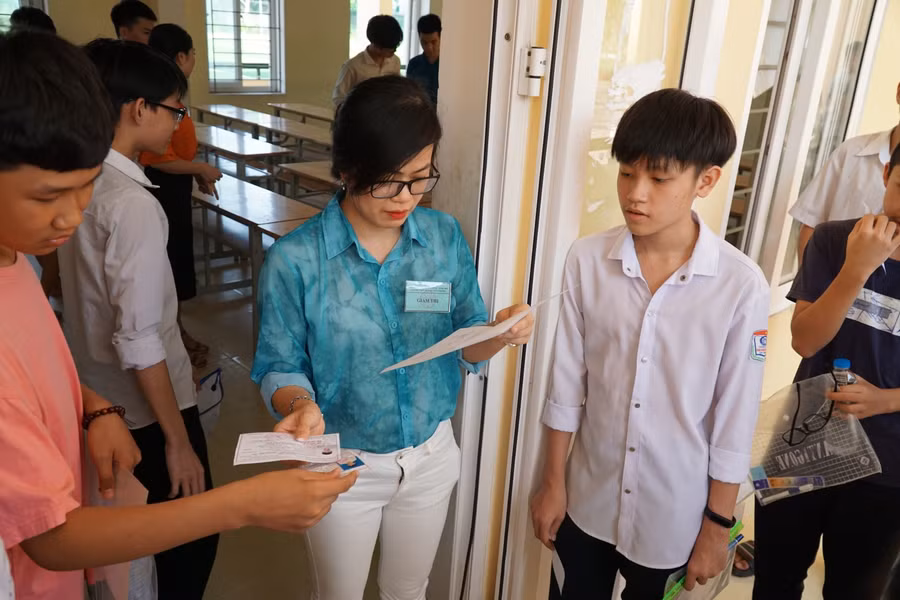 Thí sinh thi tuyển sinh vào lớp 10 THPT tỉnh Nghệ An năm 2020