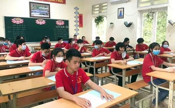 Giờ học của cô và trò Trường THCS Hùng Vương (thị xã Phú Thọ). Giờ học của cô và trò Trường THCS Hùng Vương (thị xã Phú Thọ).