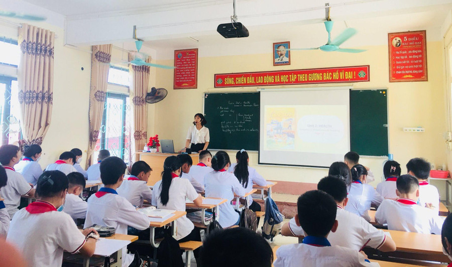 Giờ học của cô và trò Trường THCS Chu Hóa (TP Việt Trì, Phú Thọ). Giờ học của cô và trò Trường THCS Chu Hóa (TP Việt Trì, Phú Thọ).