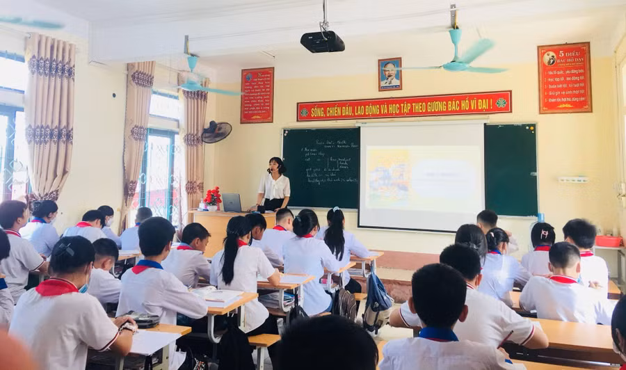 Giờ học của cô và trò Trường THCS Chu Hóa (TP Việt Trì, Phú Thọ).