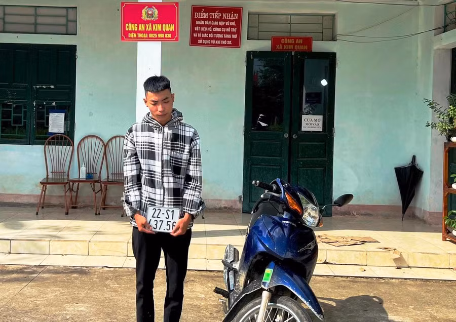 Đối tượng Trường bị bắt giữ sau khi gây ra vụ cướp giật táo tợn. 