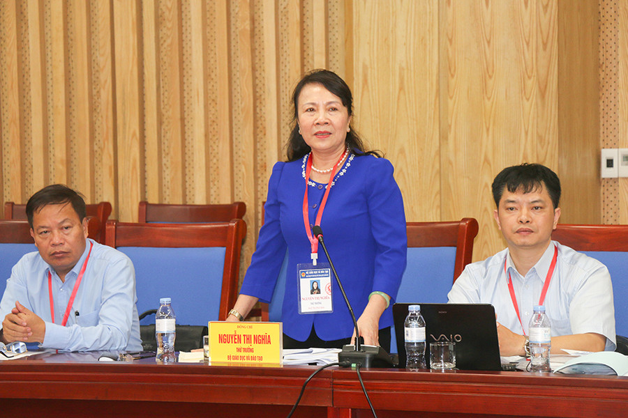 Thứ trưởng Bộ GD&ĐT Nguyễn Thị Nghĩa phát biểu tại buổi làm việc với Ban chỉ đạo Kỳ thi THPT quốc gia năm 2019 tỉnh Nghệ An