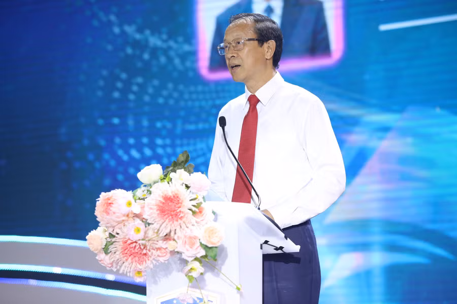 Thứ trưởng Phạm Ngọc Thưởng phát biểu tại buổi lễ khai giảng. Ảnh: NTTU