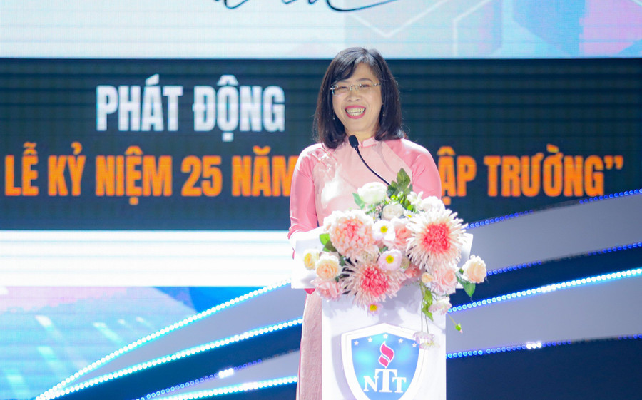 TS Trần Ái Cầm, Hiệu trưởng Trường Đại học Nguyễn Tất Thành phát biểu tại lễ khai giảng. Ảnh: NTTU TS Trần Ái Cầm, Hiệu trưởng Trường Đại học Nguyễn Tất Thành phát biểu tại lễ khai giảng. Ảnh: NTTU