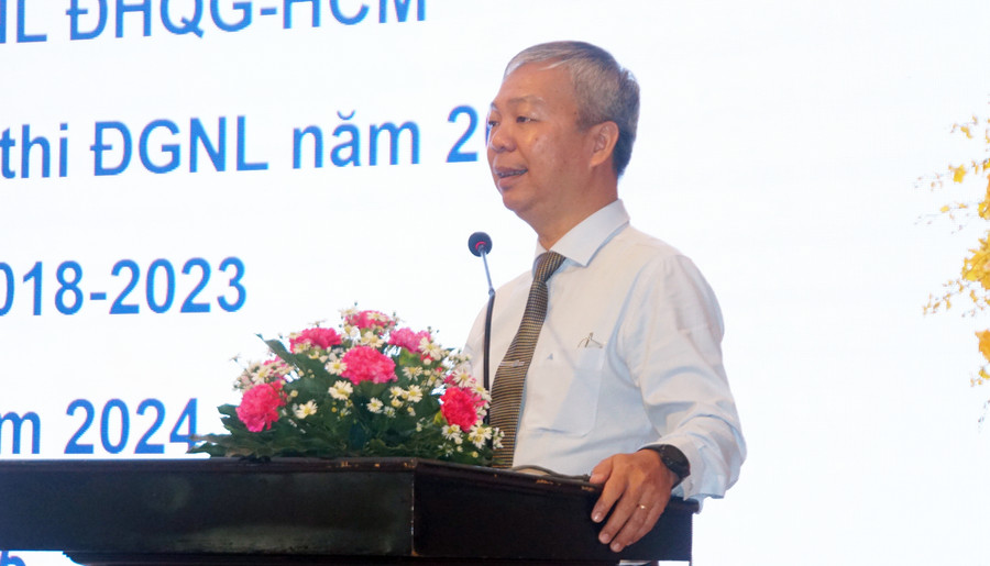 TS Nguyễn Quốc Chính - Giám đốc Trung tâm khảo thí và Đánh giá chất lượng đào tạo (Đại học Quốc gia TPHCM) thông tin tại hội nghị. Ảnh: Mạnh Tùng