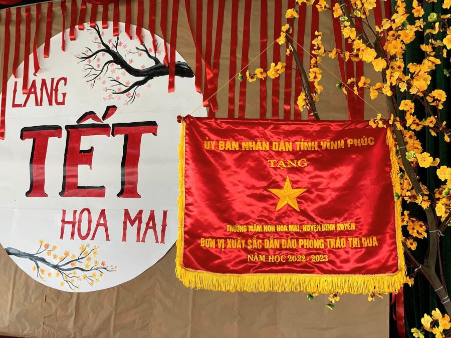 UBND tỉnh Vĩnh Phúc tặng cờ cho Trường Mầm non Hoa Mai đơn vị xuất sắc dẫn đầu phong trào thi đua năm học 2022 - 2023. UBND tỉnh Vĩnh Phúc tặng cờ cho Trường Mầm non Hoa Mai đơn vị xuất sắc dẫn đầu phong trào thi đua năm học 2022 - 2023.